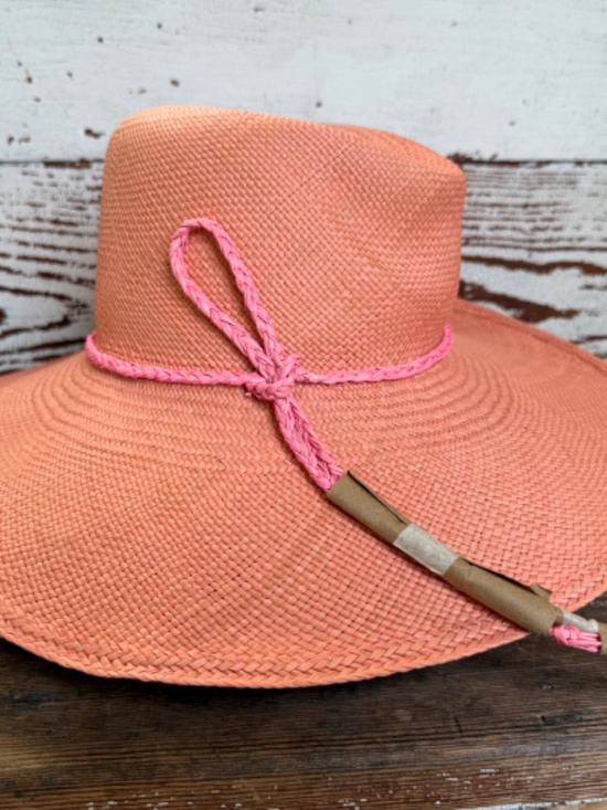 NWT $ 260  Anthropologie Artesano Coral Bucket Hat Medium main image 2